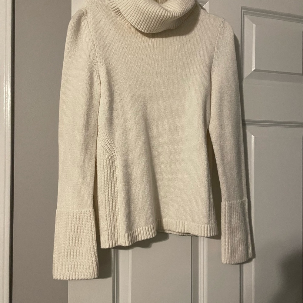 White House black market cream chunky turtleneck sweater size xs